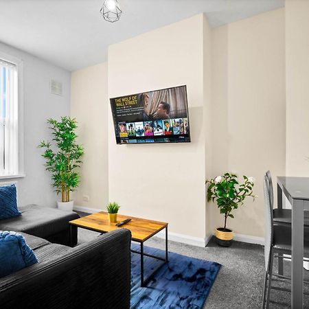 Two Bedroom Apartment - Single Beds - Accommodates 3 - Street Parking - Top Rated -Wbb بروميتش الغربية المظهر الخارجي الصورة