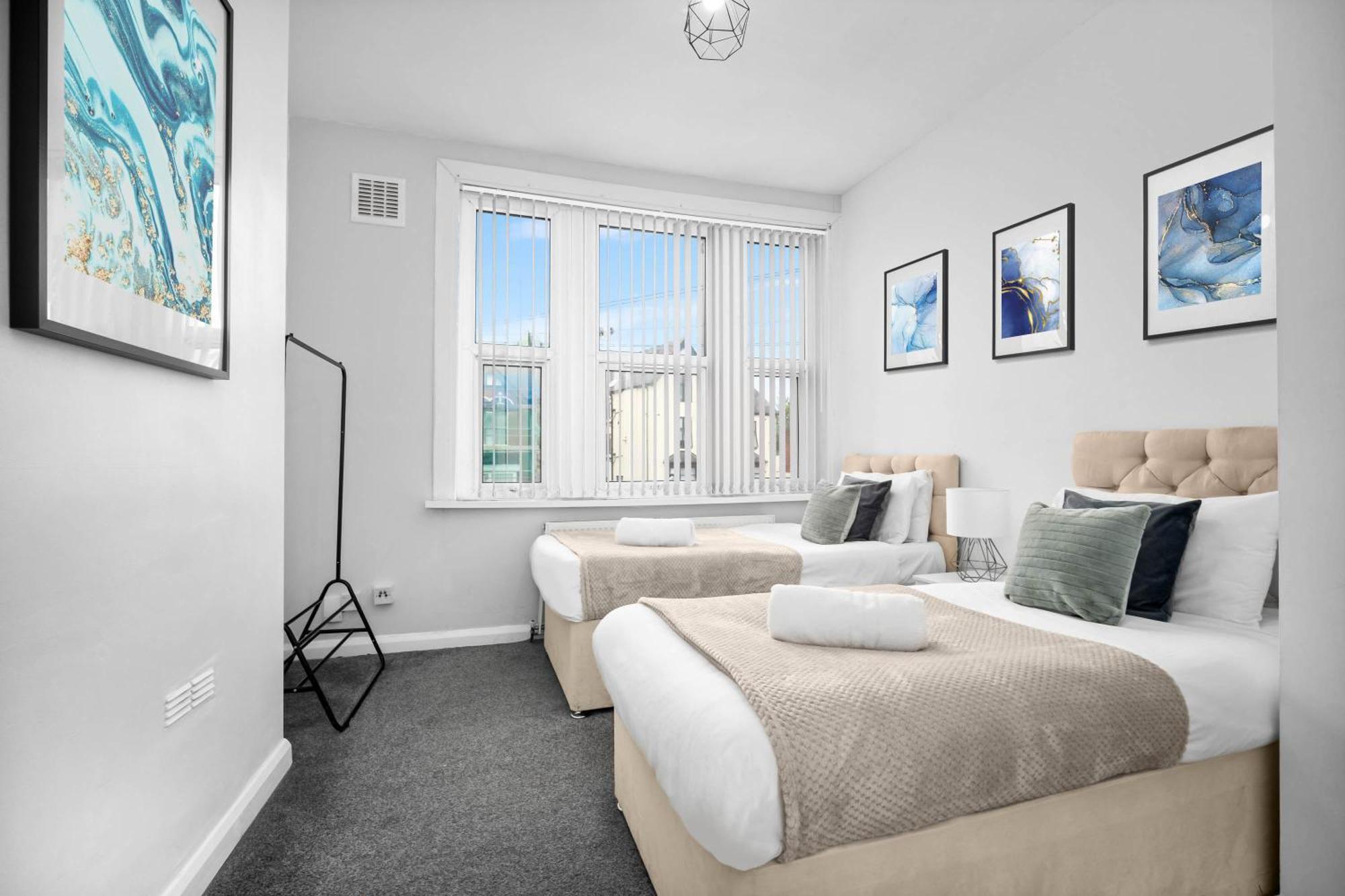 Two Bedroom Apartment - Single Beds - Accommodates 3 - Street Parking - Top Rated -Wbb بروميتش الغربية المظهر الخارجي الصورة