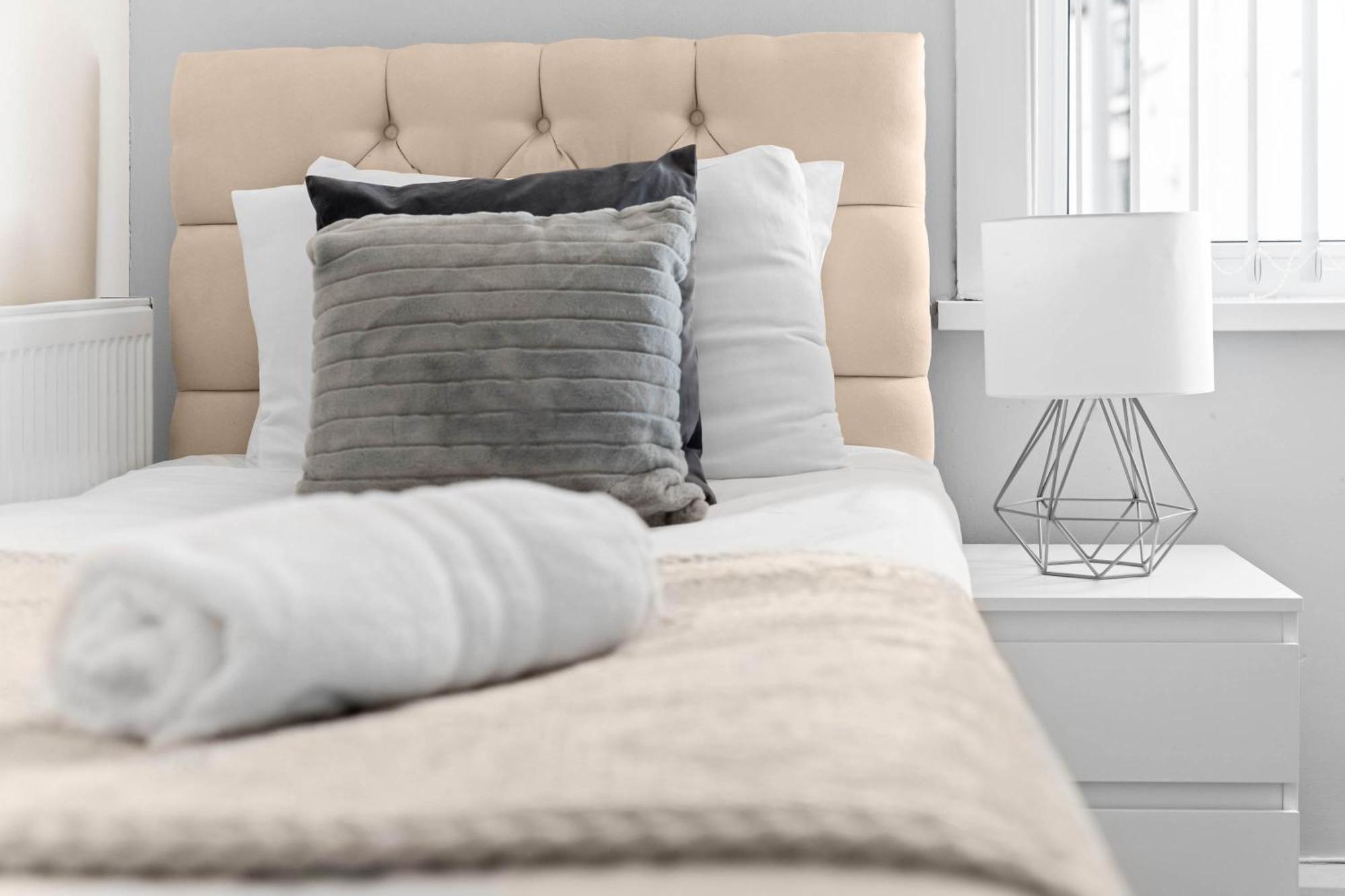 Two Bedroom Apartment - Single Beds - Accommodates 3 - Street Parking - Top Rated -Wbb بروميتش الغربية المظهر الخارجي الصورة