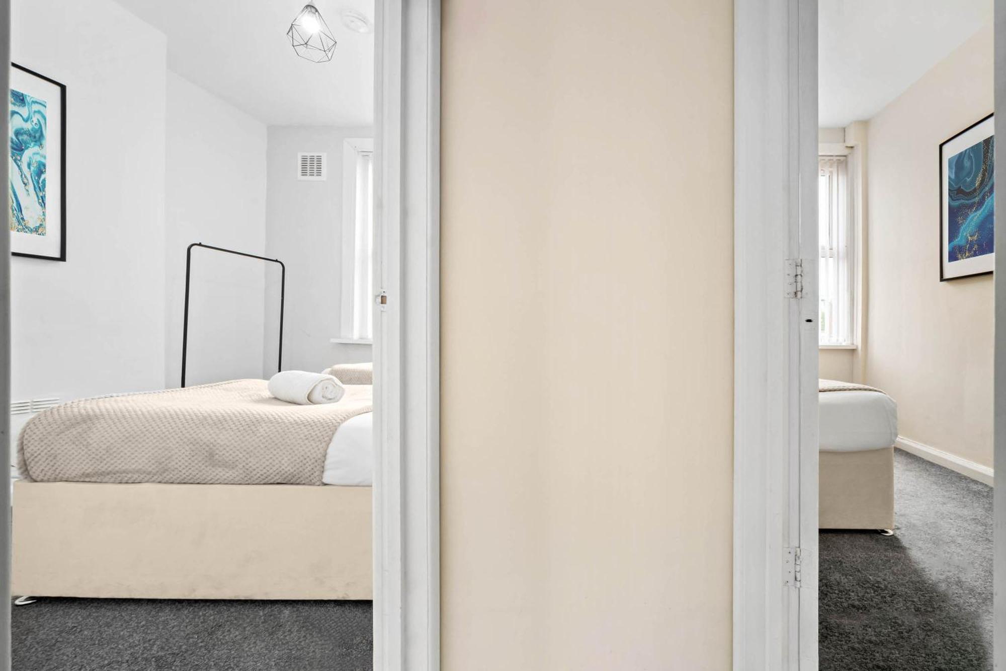 Two Bedroom Apartment - Single Beds - Accommodates 3 - Street Parking - Top Rated -Wbb بروميتش الغربية المظهر الخارجي الصورة