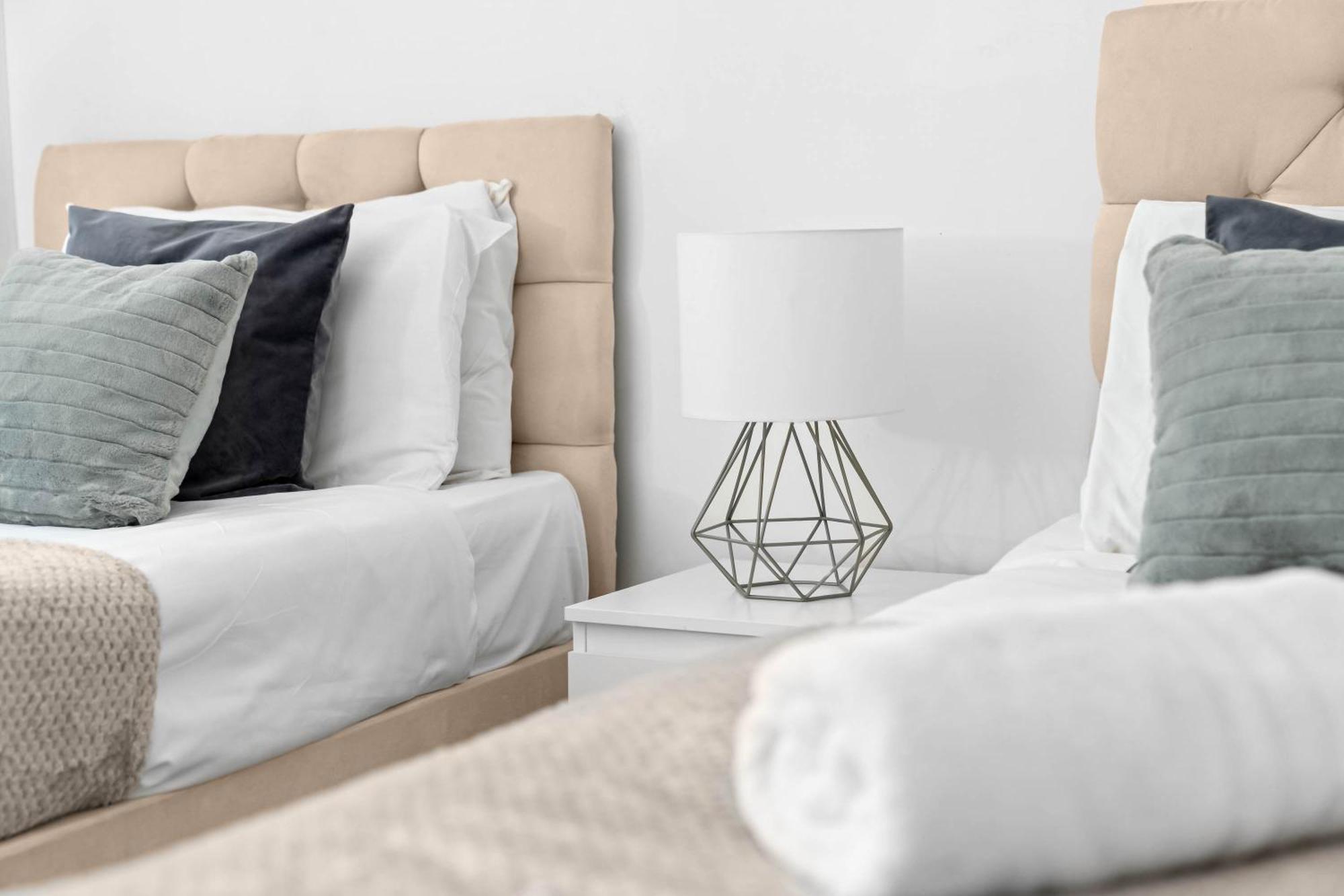 Two Bedroom Apartment - Single Beds - Accommodates 3 - Street Parking - Top Rated -Wbb بروميتش الغربية المظهر الخارجي الصورة