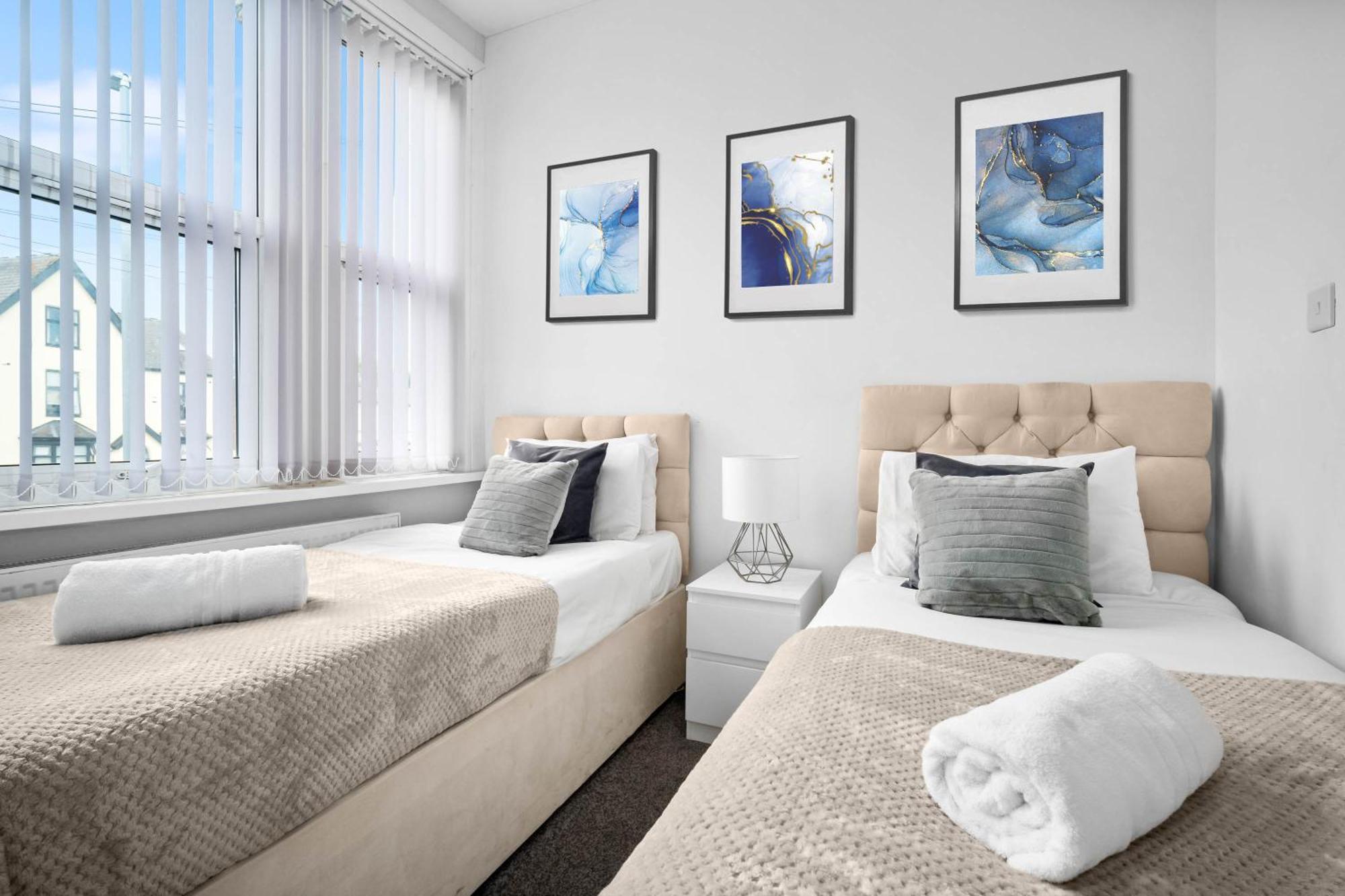Two Bedroom Apartment - Single Beds - Accommodates 3 - Street Parking - Top Rated -Wbb بروميتش الغربية المظهر الخارجي الصورة